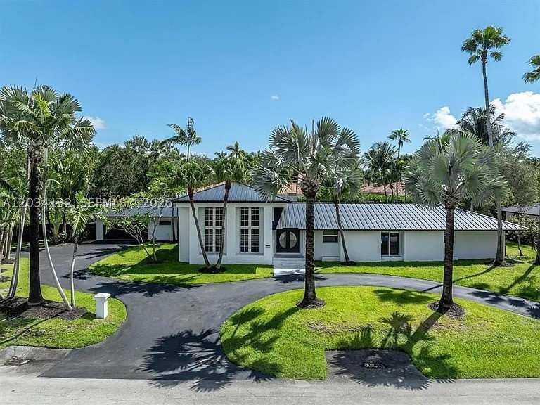5 bedroom SingleFamilyResidence at 15201 SW 74th Pl, Alan Grove Estates First, Palmetto Bay — photo 1