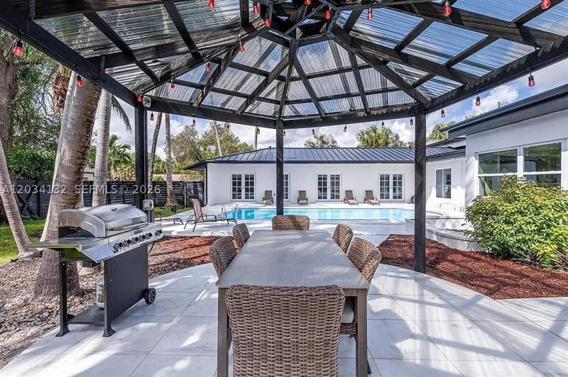 5 bedroom SingleFamilyResidence at 15201 SW 74th Pl, Alan Grove Estates First, Palmetto Bay — photo 3