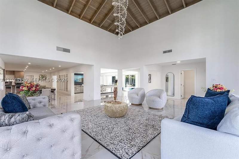 5 bedroom SingleFamilyResidence at 15201 SW 74th Pl, Alan Grove Estates First, Palmetto Bay — photo 4