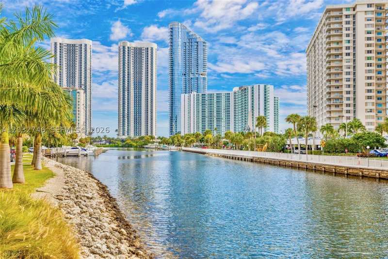 1 bedroom Condominium at 400 Kings Point Dr 309, Coastal Towers Condo, Sunny Isles Beach — photo 1