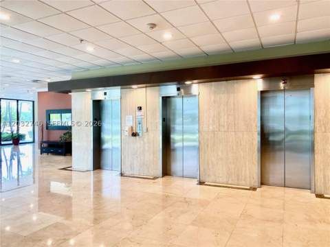 400 Kings Point Dr 309, Sunny Isles Beach FL - photo 18 of 34