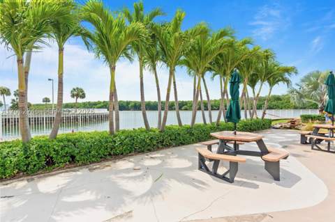 400 Kings Point Dr 309, Sunny Isles Beach FL - photo 20 of 34