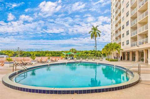 400 Kings Point Dr 309, Sunny Isles Beach FL - photo 22 of 34