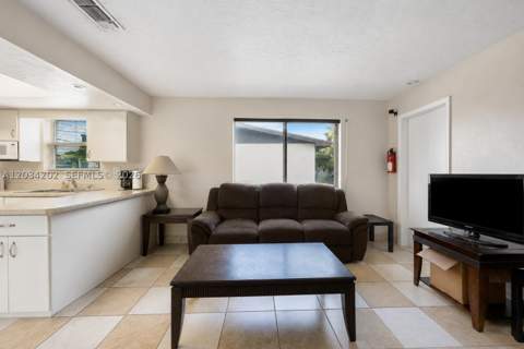 8771 SW 200th Ter, Cutler Bay FL - photo 10 of 21