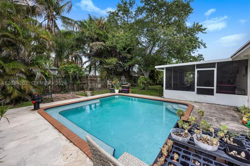4 bedroom SingleFamilyResidence at 8771 SW 200th Ter, Cutler Ridge Pines, Cutler Bay — photo 3