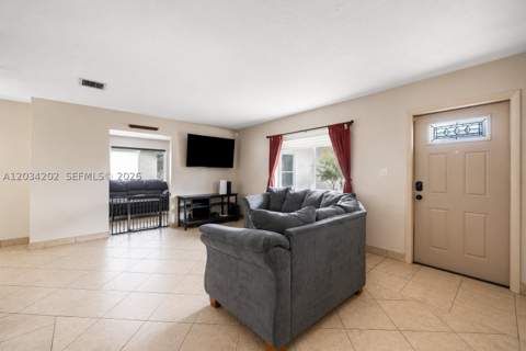 8771 SW 200th Ter, Cutler Bay FL - photo 7 of 21