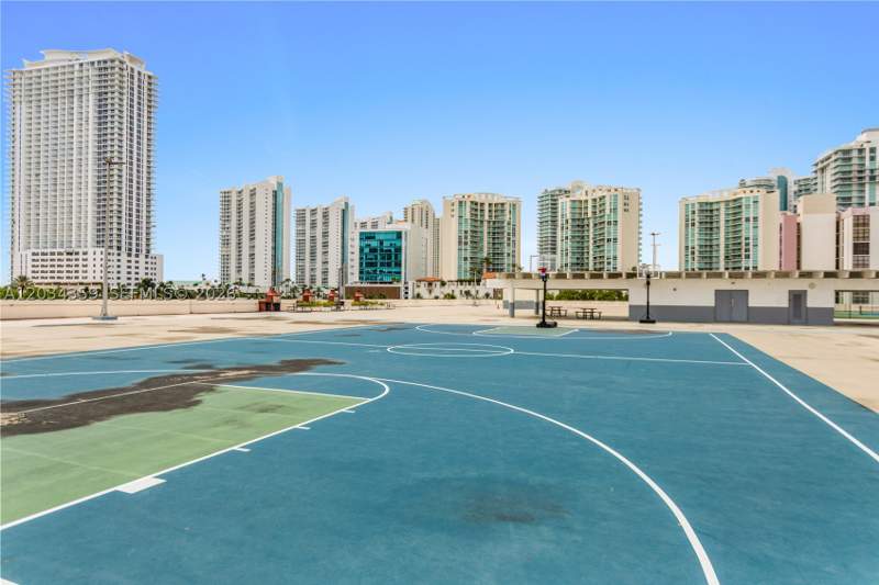 2 bedroom Condominium at 17021 N Bay Rd 429, Plaza Of Americas Condo P, Sunny Isles Beach — photo 3