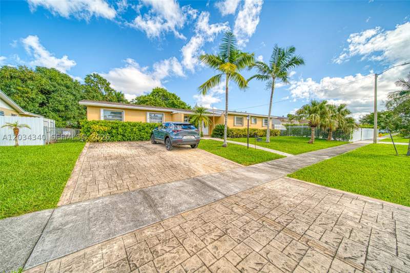 3 bedroom SingleFamilyResidence at 11331 SW 176 th St, Green Hills Sec 6, Miami — photo 3