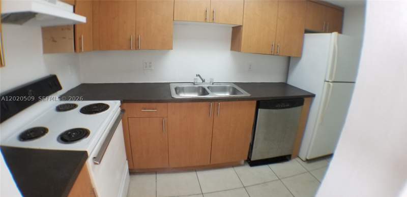 2 bedroom Condominium at 13700 NE 6th Ave 113, The White House Condo, North Miami — photo 4