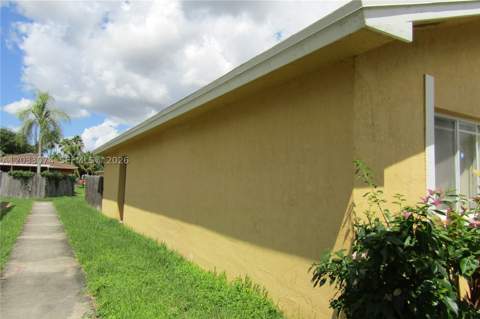 942 SW 8th Pl, Florida City FL - photo 11 of 16