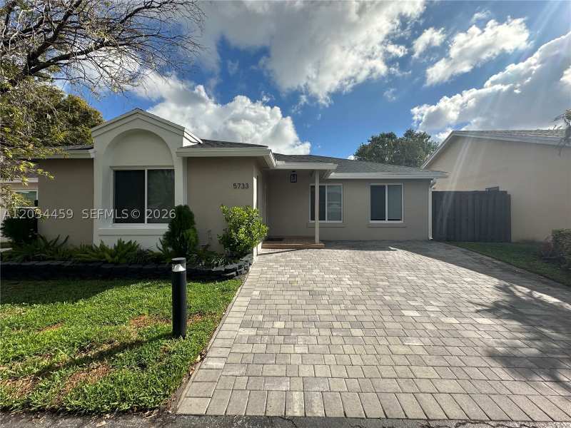 3 bedroom SingleFamilyResidence at 5733 NW 100th Ct, Patio Homes Of Doral Pines, Doral — photo 1