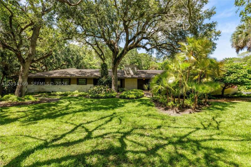 4 bedroom SingleFamilyResidence at 9979 Fairchild Way, Snapper Creek Lakes Sub, Coral Gables — photo 3