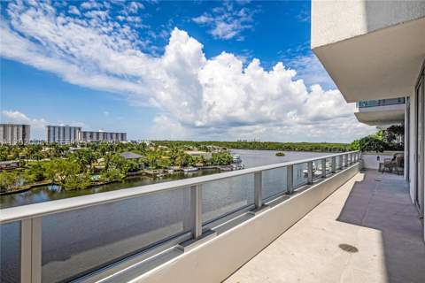 330 Sunny Isles Blvd 5-506, Sunny Isles Beach FL - photo 14 of 68