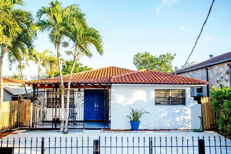 3 bedroom SingleFamilyResidence at 3610 SW 14th St, Englewood, Miami — photo 1