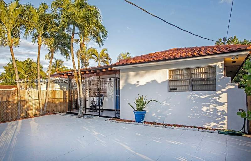 3 bedroom SingleFamilyResidence at 3610 SW 14th St, Englewood, Miami — photo 3