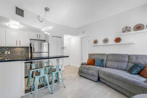 1342 Drexel Avenue 206, Miami Beach FL - photo 11 of 32
