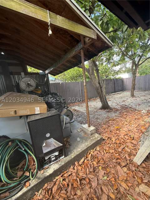 1143 NW 27th St, Miami FL - photo 6 of 9