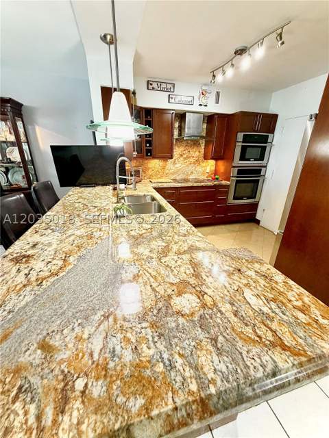 5700 Collins Ave 14M, Miami Beach FL - photo 16 of 25