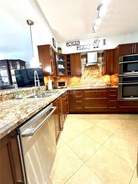 5700 Collins Ave 14M, Miami Beach FL - photo 19 of 25