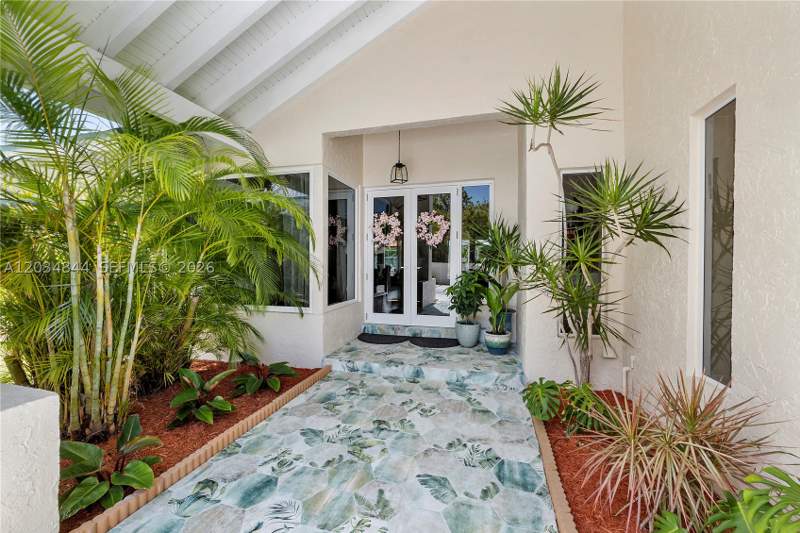 5 bedroom SingleFamilyResidence at 17640 Old Cutler Rd, Reardon Acres, Palmetto Bay — photo 2