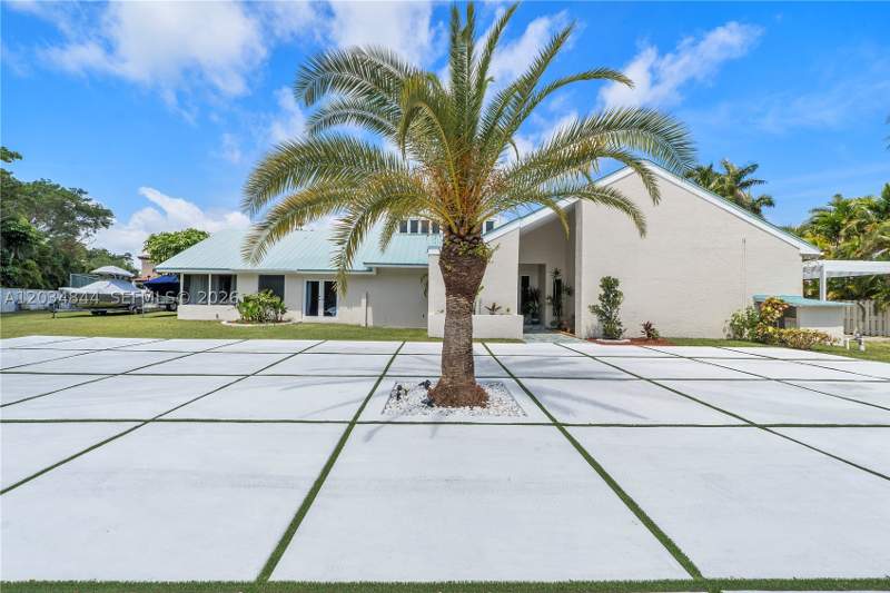 5 bedroom SingleFamilyResidence at 17640 Old Cutler Rd, Reardon Acres, Palmetto Bay — photo 3