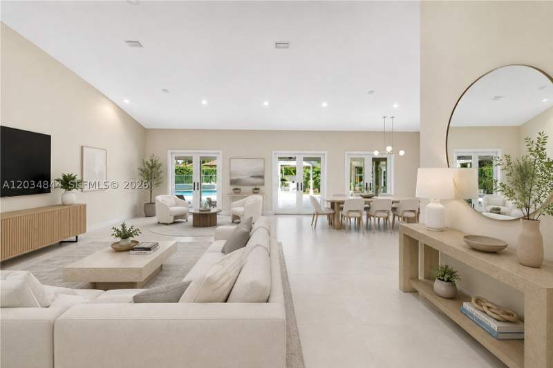 5 bedroom SingleFamilyResidence at 17640 Old Cutler Rd, Reardon Acres, Palmetto Bay — photo 4