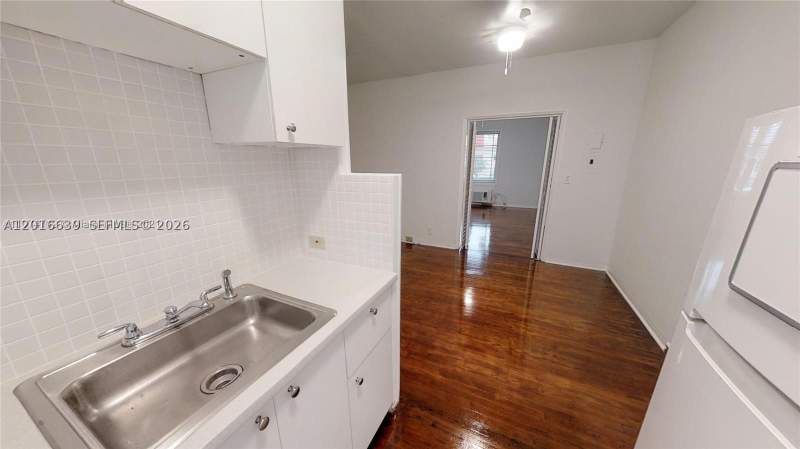 1 bedroom Condominium at 639 12 street 3, Delphine Condo, Miami Beach — photo 2
