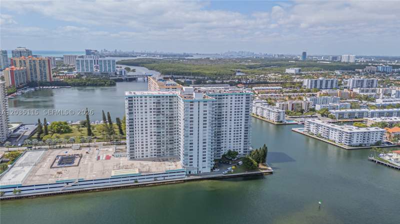 2 bedroom Condominium at 301 174 St 702, Winston Towers 500, Sunny Isles Beach — photo 2