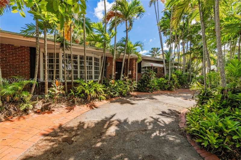 3 bedroom SingleFamilyResidence at 785 NE 155th St, Rose Glen Sub 3rd Addn, Miami — photo 1