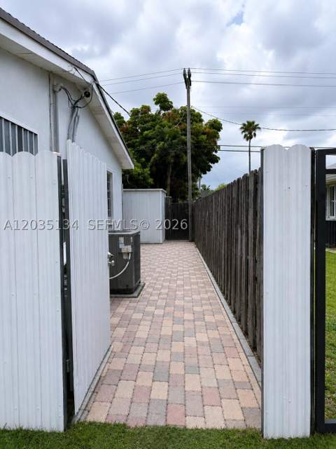 9515 Dominican Dr, Cutler Bay FL - photo 11 of 19