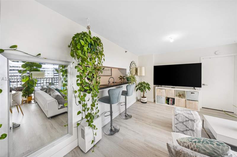 2 bedroom Condominium at 7601 E Treasure Dr 923, The Grandview Palace Cond, North Bay Village — photo 4