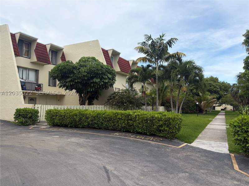 2 bedroom Condominium at 1655 NE 115th St 29B, Northgate Townhouse Condo, Miami — photo 2