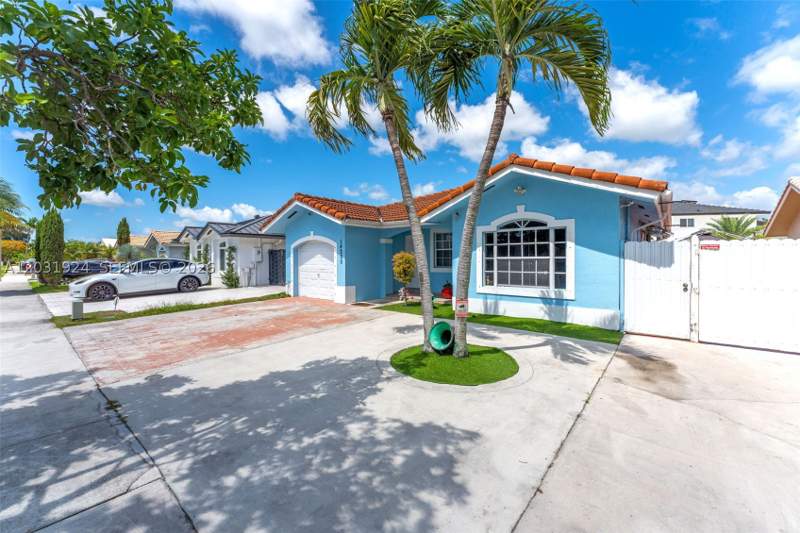 3 bedroom SingleFamilyResidence at 14200 SW 147th Ct, Adventure Homes, Miami — photo 3