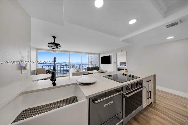 2 bedroom Condominium at 7601 E Treasure Dr 1722, The Grandview Palace Cond, North Bay Village — photo 4