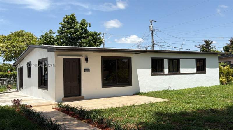 3 bedroom SingleFamilyResidence at 2930 SW 106th Ave, West Coral Park, Miami — photo 2