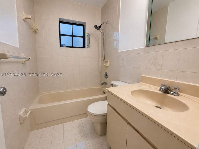 4 bedroom SingleFamilyResidence at 2485 W 70th Pl, Robles Gardens 3rd Addn, Hialeah — photo 4