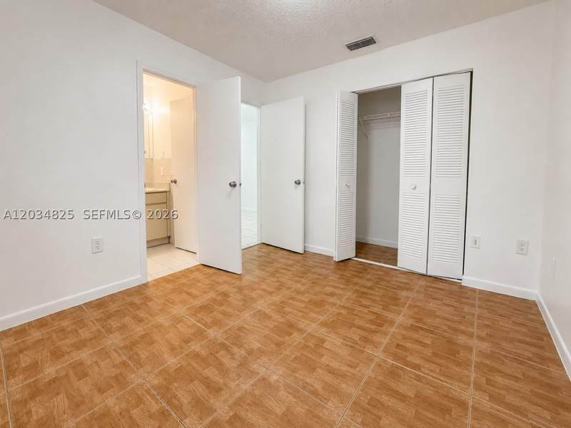 4 bedroom SingleFamilyResidence at 2485 W 70th Pl, Robles Gardens 3rd Addn, Hialeah — photo 5