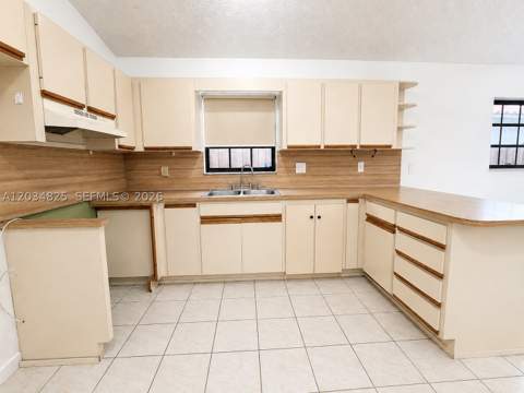 2485 W 70th Pl, Hialeah FL - photo 9 of 18