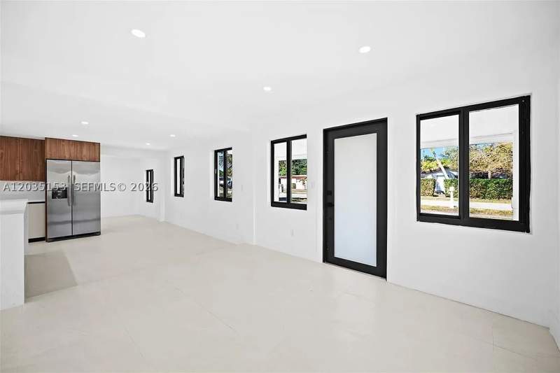 3 bedroom SingleFamilyResidence at 10000 SW 43rd St, Tropical Ests, Miami — photo 4