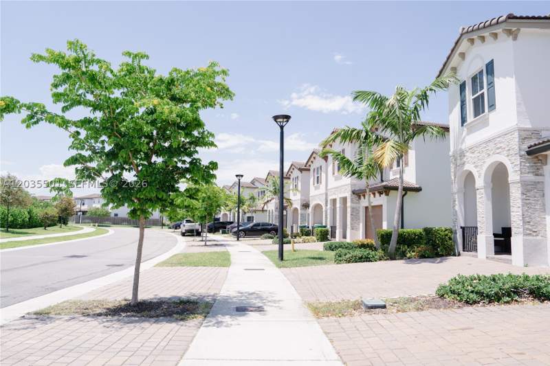 3 bedroom Townhouse at 12779 NW 24th Ave, Golf Park Sec 1, Miami — photo 4