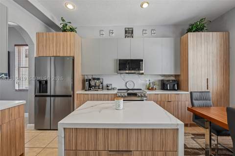 18159 NW 90th Ave, Hialeah FL - photo 16 of 57