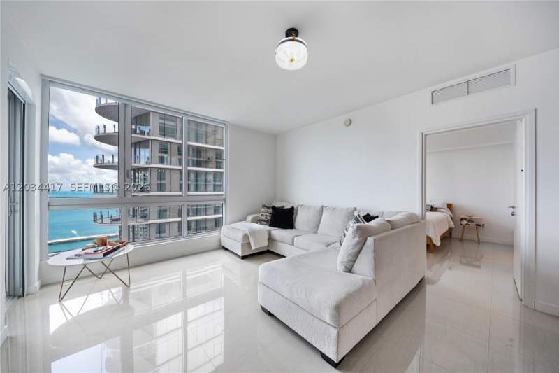 2 bedroom Condominium at 300 S Biscayne Blvd T-3406, Met 1 Condo, Miami — photo 4