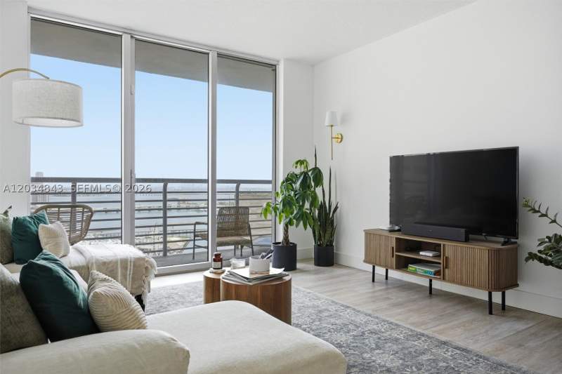 2 bedroom Condominium at 325 S Biscayne Blvd 4022, One Miami West Condo, Miami — photo 3