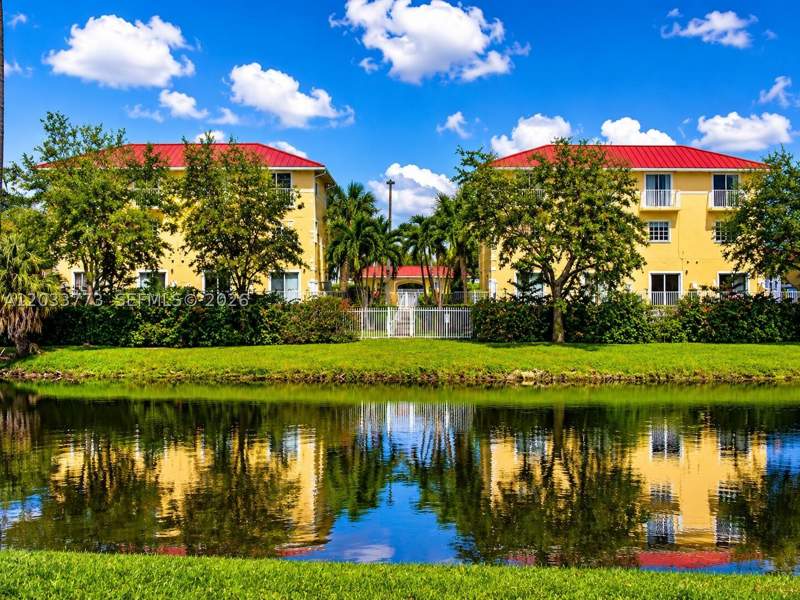 3 bedroom Condominium at 2040 NE 167 th 3-128, Aqua Vista Townhomes Cond, North Miami Beach — photo 2