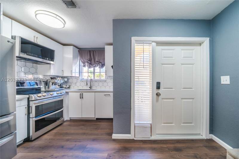 3 bedroom Condominium at 2040 NE 167 th 3-128, Aqua Vista Townhomes Cond, North Miami Beach — photo 5