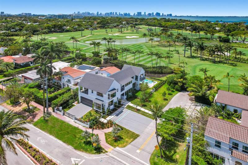 4 bedroom SingleFamilyResidence at 5262 La Gorce Dr, Beach View Sub, Miami Beach — photo 2