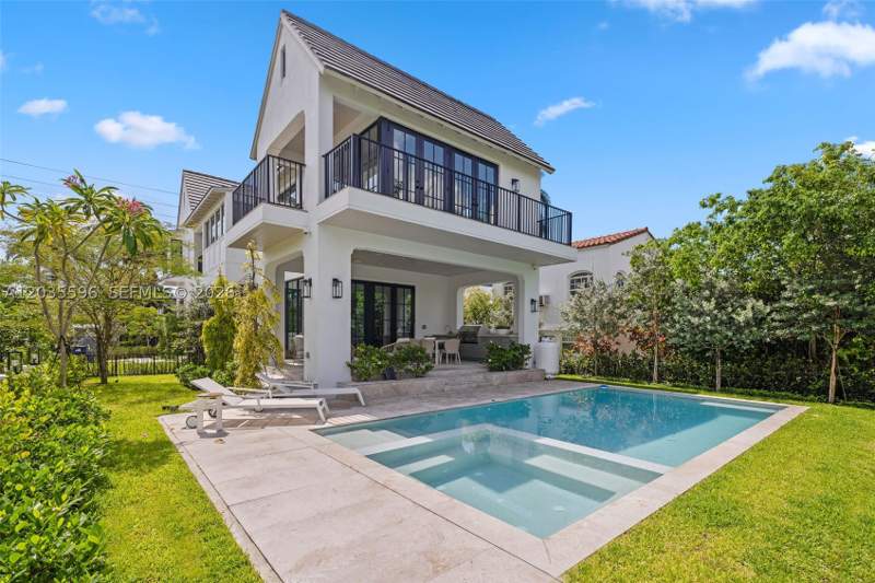 4 bedroom SingleFamilyResidence at 5262 La Gorce Dr, Beach View Sub, Miami Beach — photo 4