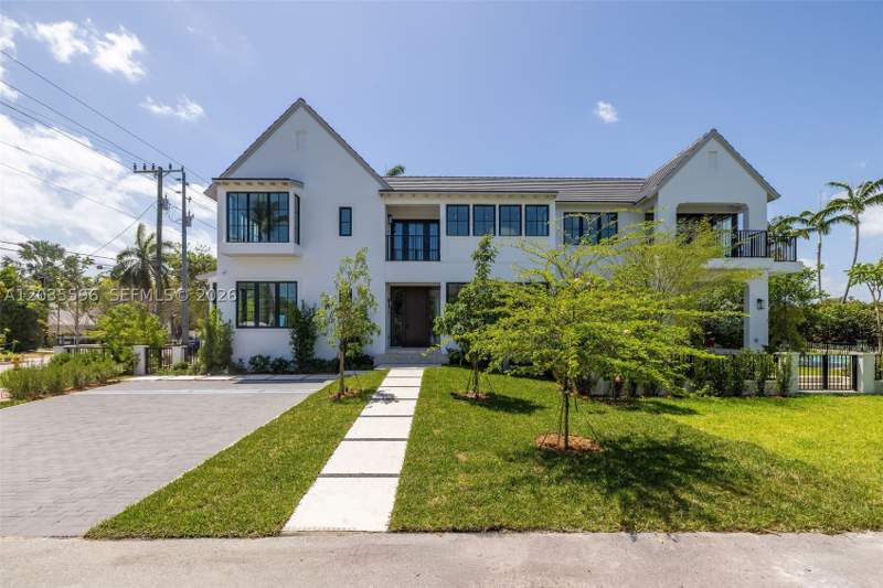 4 bedroom SingleFamilyResidence at 5262 La Gorce Dr, Beach View Sub, Miami Beach — photo 5
