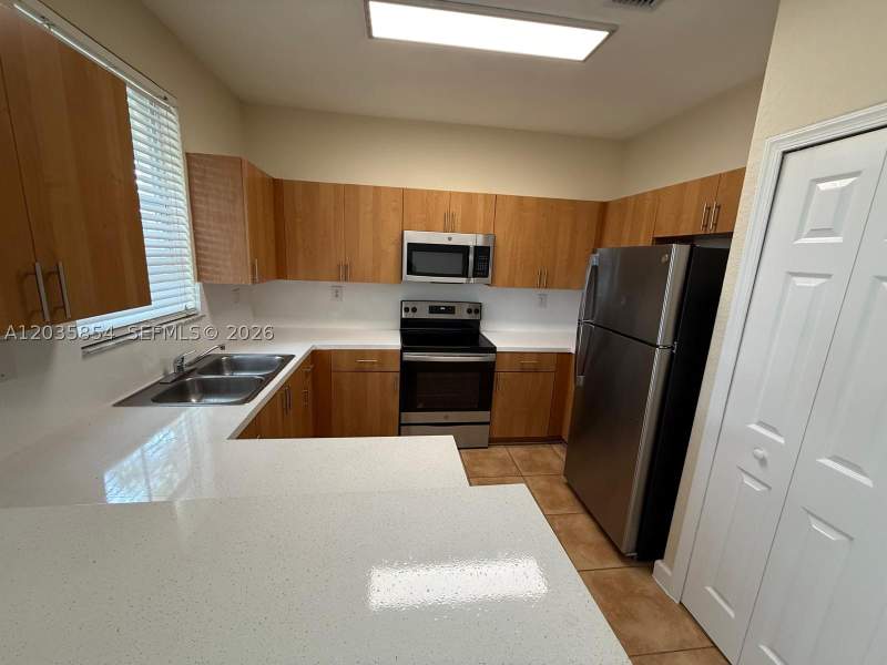 4 bedroom Townhouse at 2462 SE 15th Ct, Keys Garden, Homestead — photo 2
