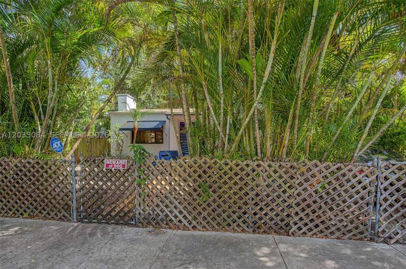 3 bedroom SingleFamilyResidence at 583 NW 47th St, BAY VISTA PARK AMD PL, Miami — photo 3